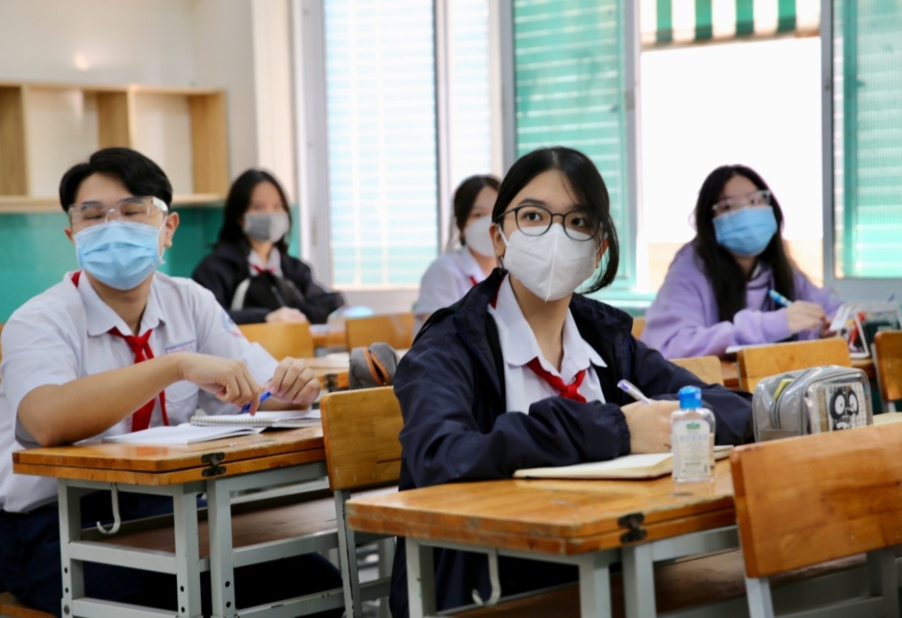 Tuyen sinh dai hoc sai doi tuong bi phat cao nhat 150 trieu dong hinh anh