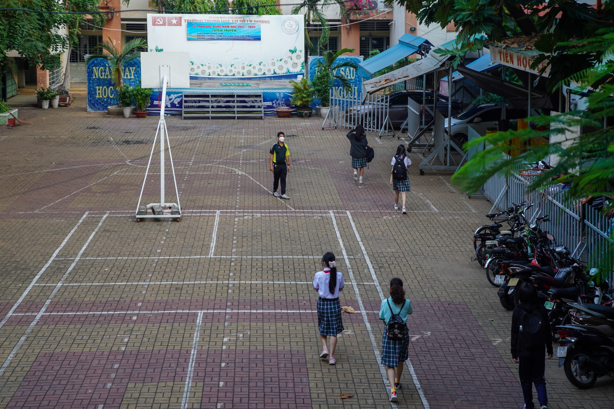 hoc sinh TP.HCM quay lai truong anh 5