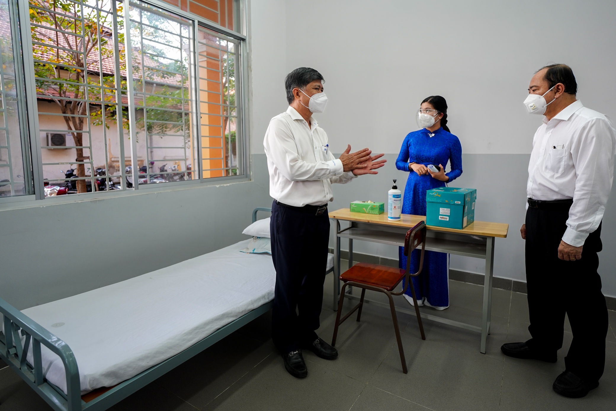 hoc sinh TP.HCM quay lai truong anh 11