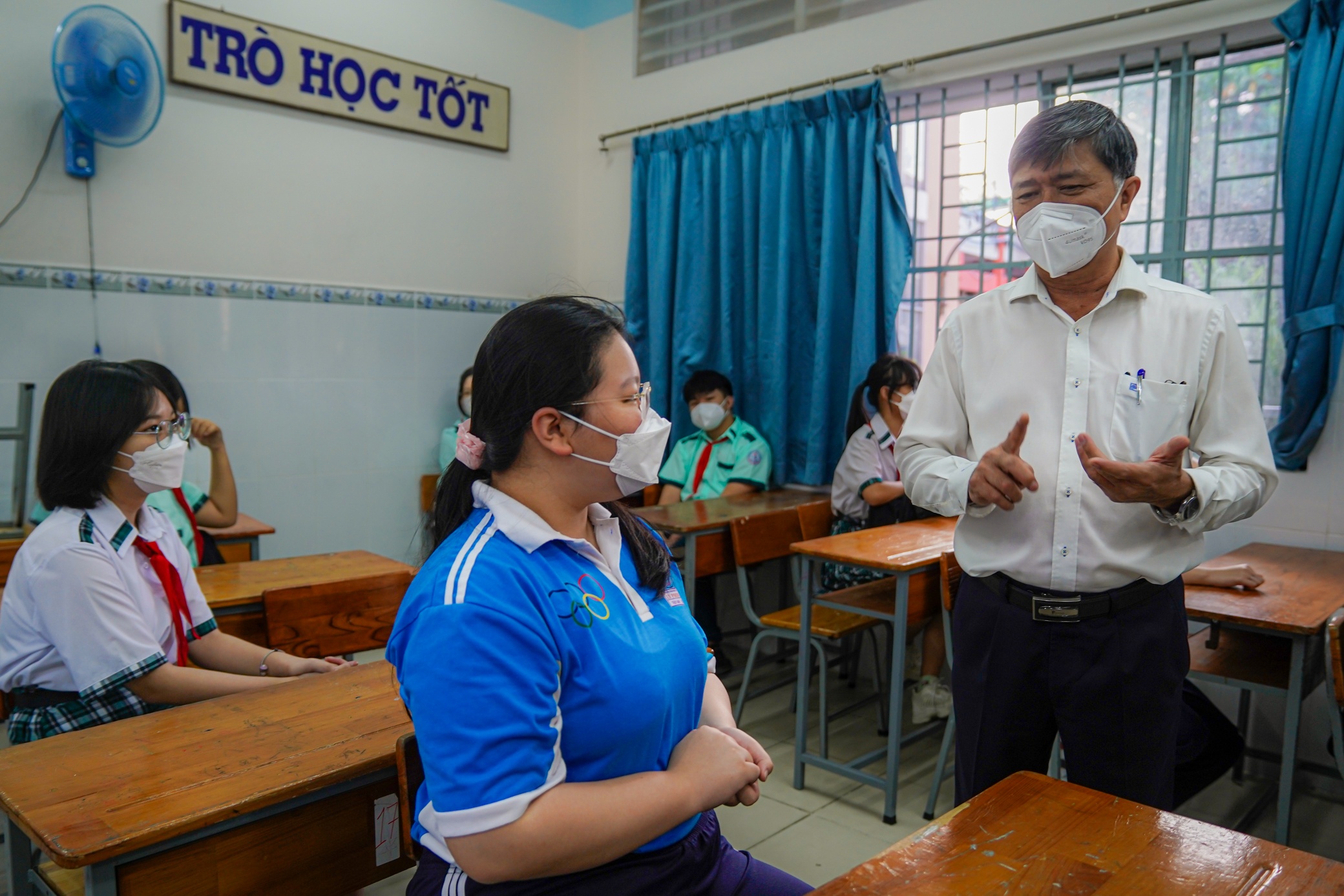 hoc sinh TP.HCM quay lai truong anh 6