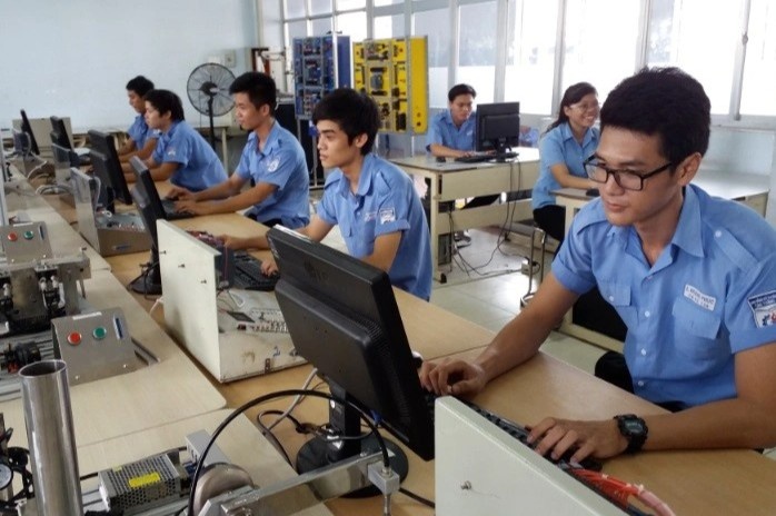 5 truong trung cap, cao dang tai TP.HCM duoc day hoc truc tiep hinh anh