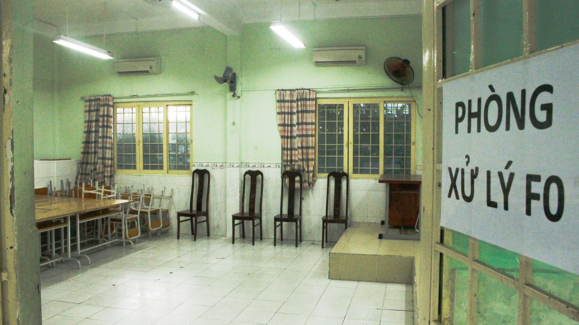 8 hoc sinh va giao vien o TP.HCM tro thanh F0 sau khi quay lai truong hinh anh