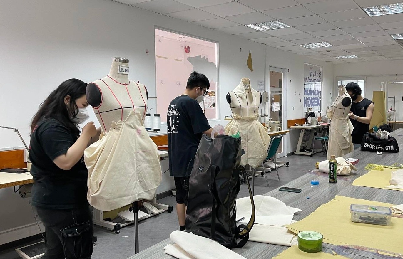 sinh vien quay lai truong anh 3