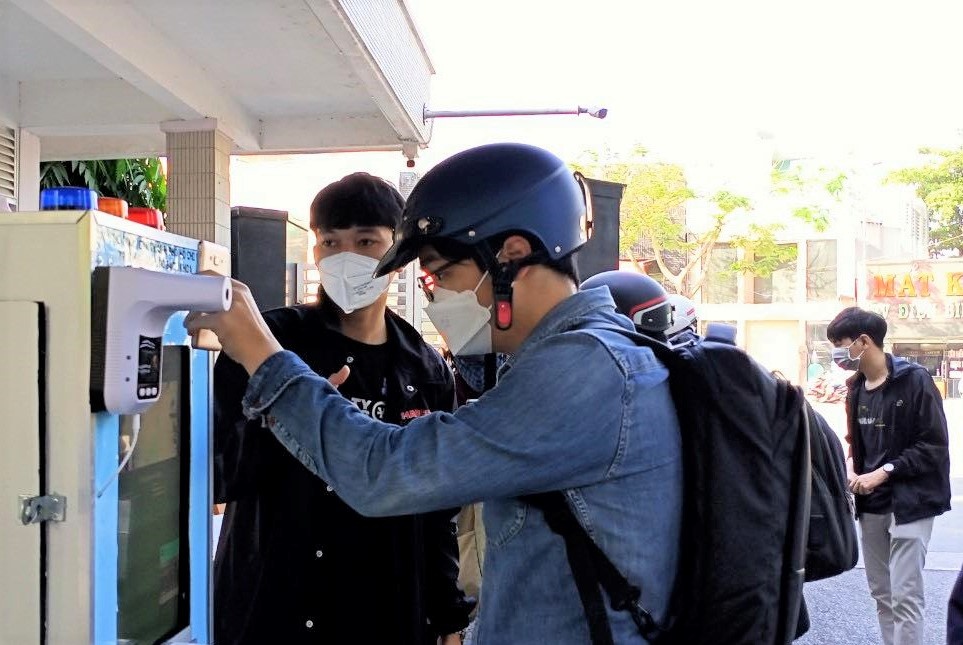 sinh vien quay lai truong anh 2