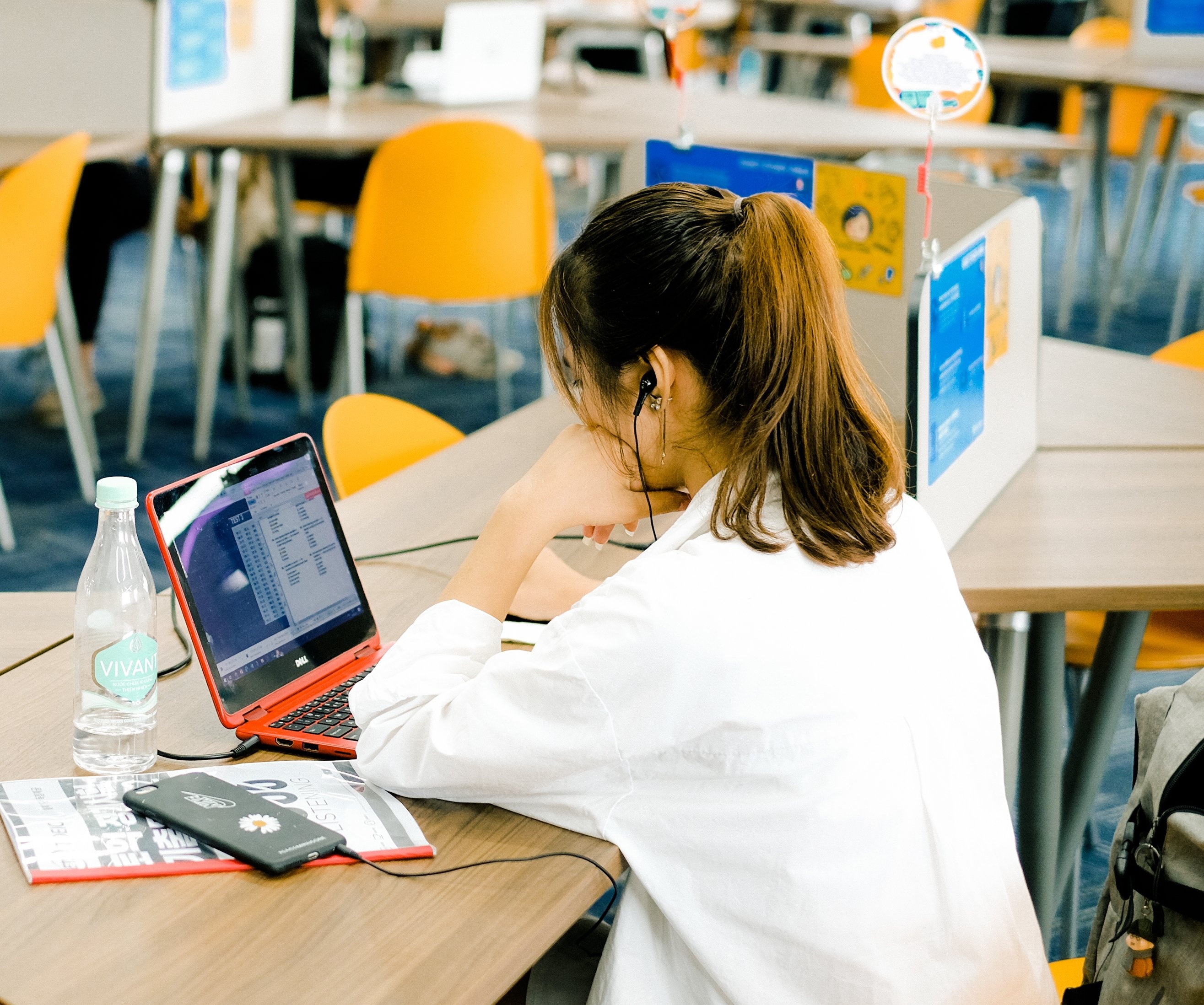 sinh vien quay lai truong anh 1