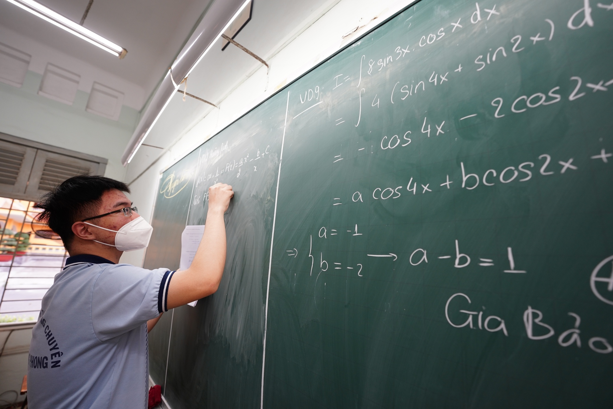 Hoc sinh tro lai truong anh 1