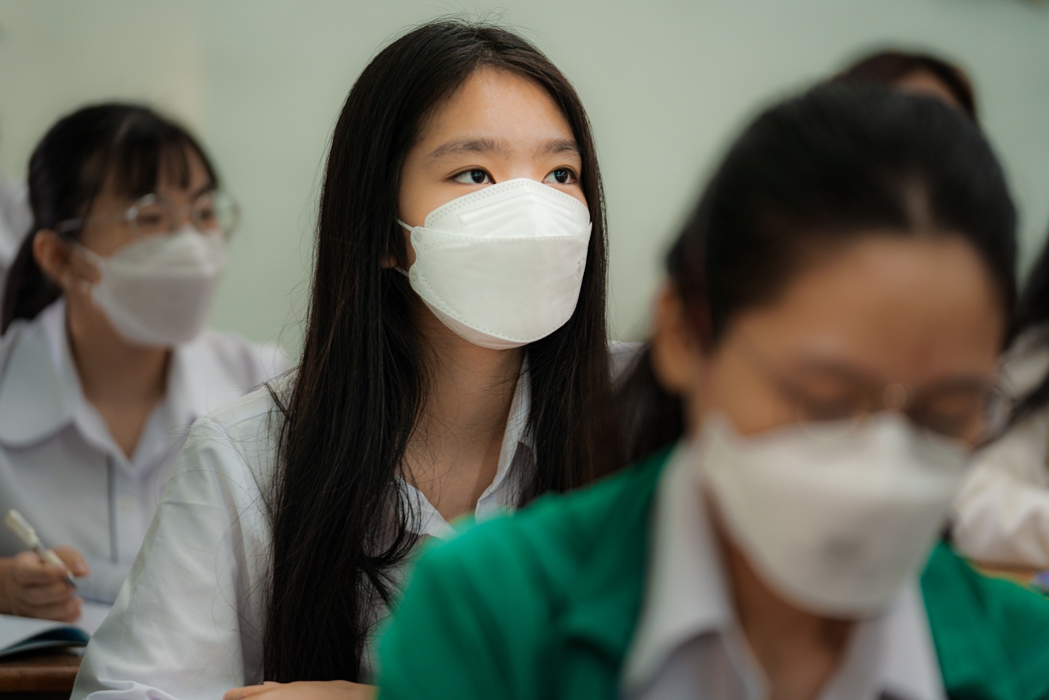 Hoc sinh lop 7, 8, 10, 11 o TP.HCM tro lai truong tu 4/1/2022 hinh anh