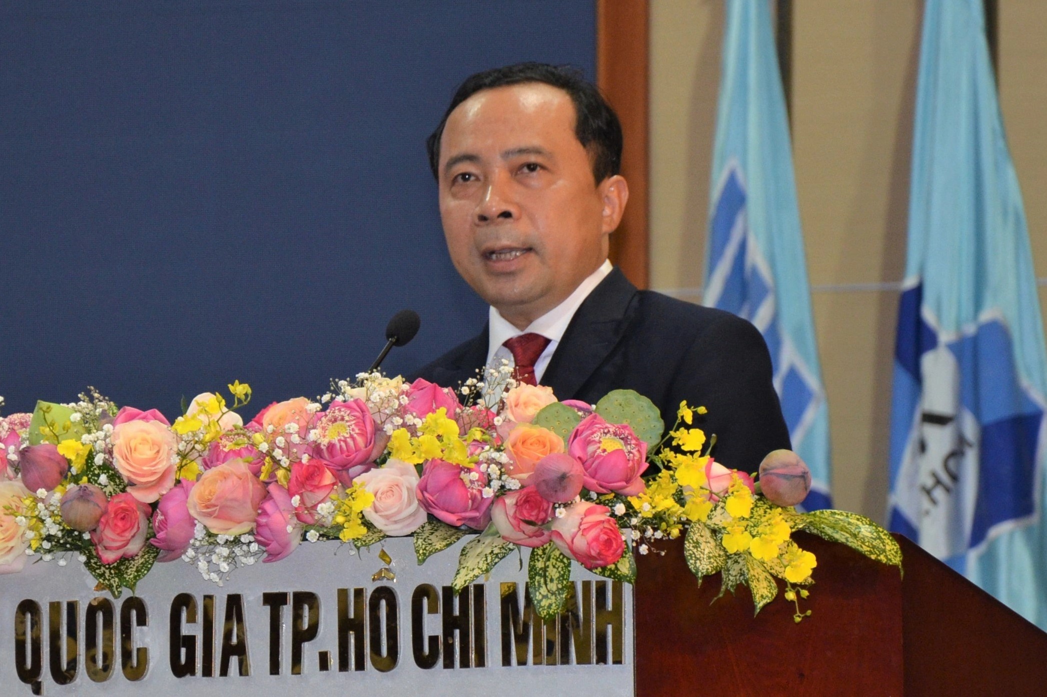 Giam doc DH Quoc gia TP.HCM: 'Quyet tam thanh lap 2 truong moi' hinh anh