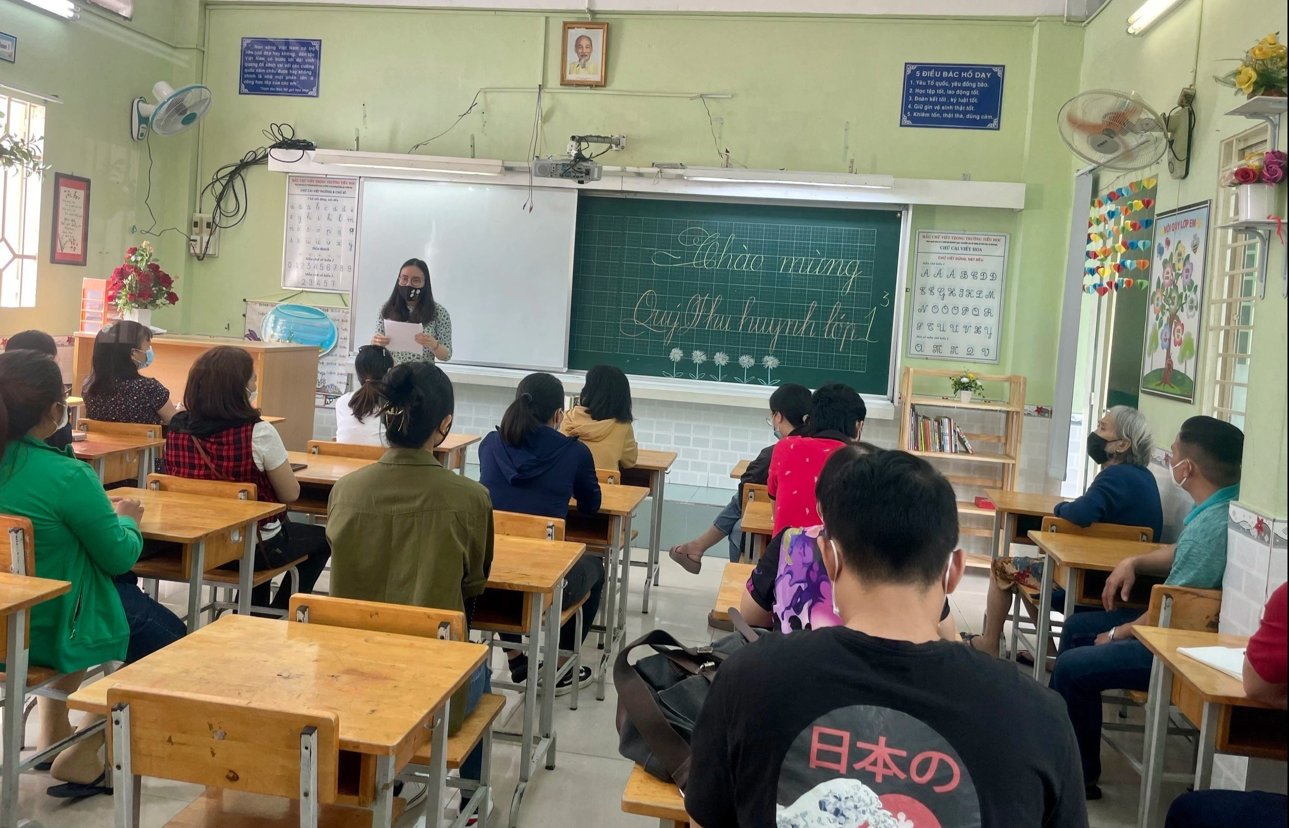 Hoc sinh TP.HCM den truong anh 1