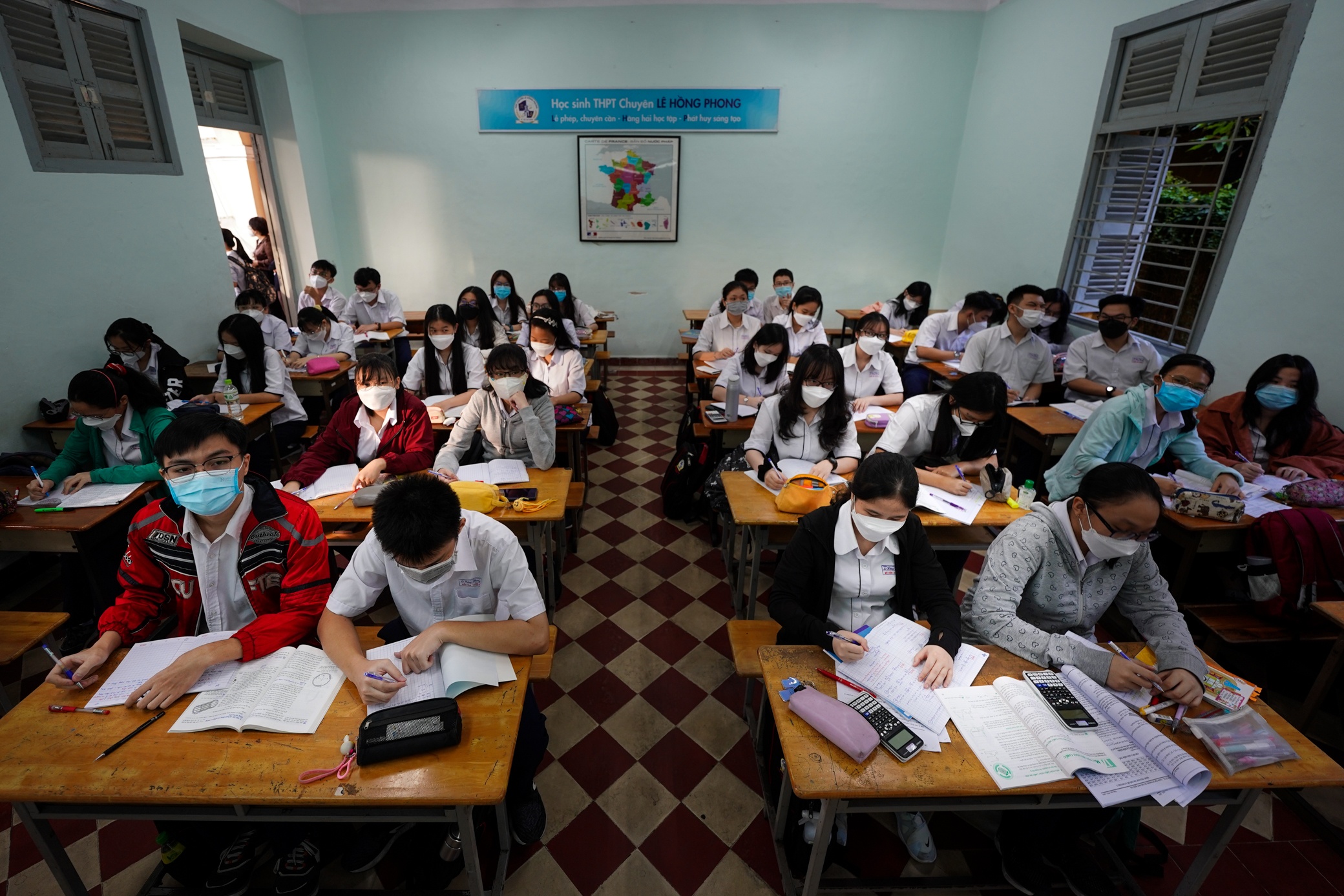 Học sinh TP.HCM trở lại trường  ảnh 1 Hoc sinh TP.HCM tro lai truong anh 1
