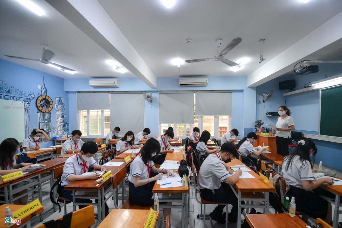 hoc sinh TP.HCM tro lai truong anh 1