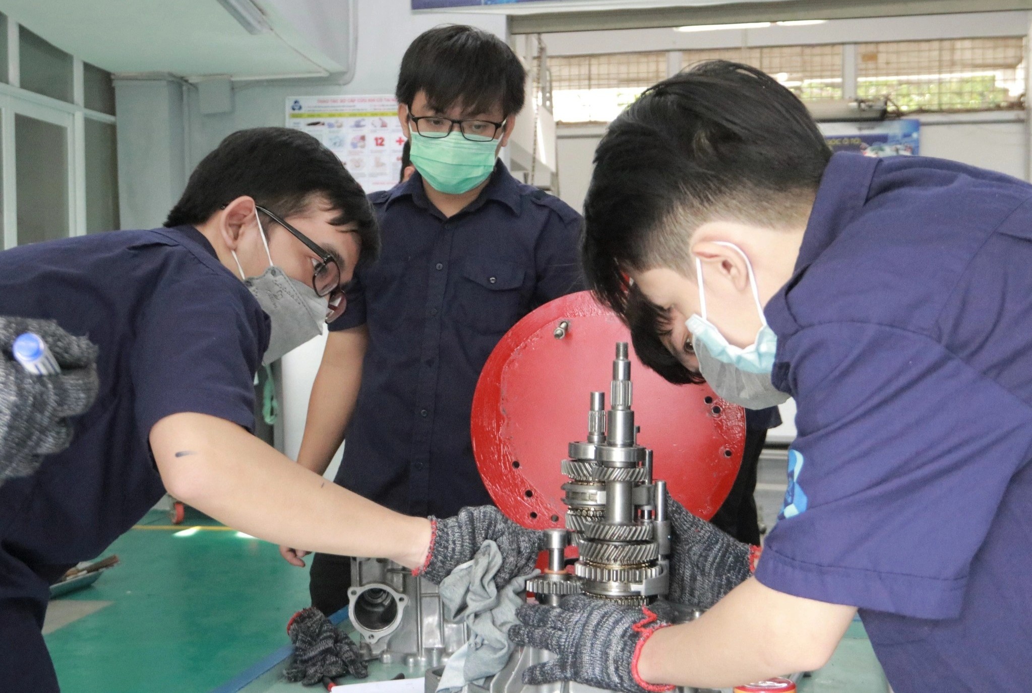 Hang loat truong dai hoc tai TP.HCM don hoc sinh tro lai sau Tet hinh anh