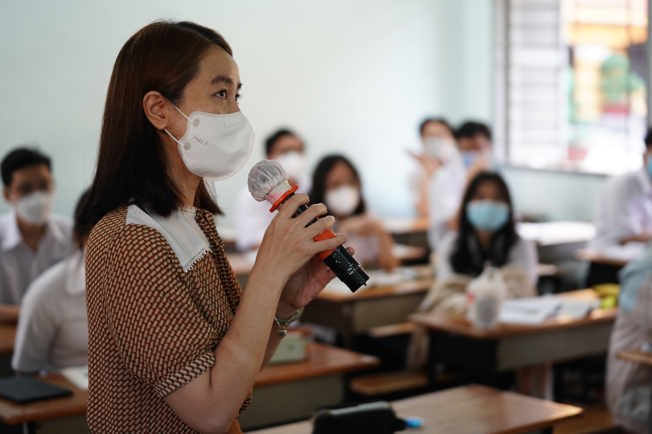 Hoc sinh TP.HCM di hoc truc tiep anh 1