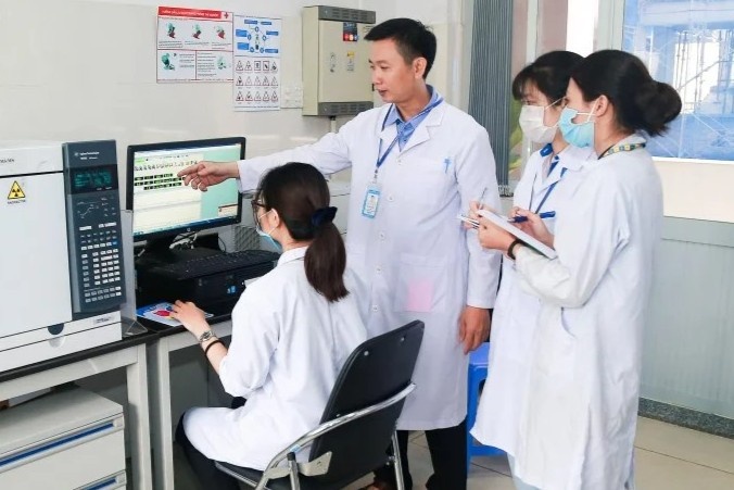 Dai hoc tai TP.HCM chi hang chuc ty dong thuong Tet hinh anh