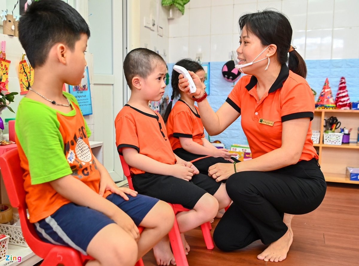 trẻ mầm non tới trường  ảnh 1 tre mam non toi truong anh 1