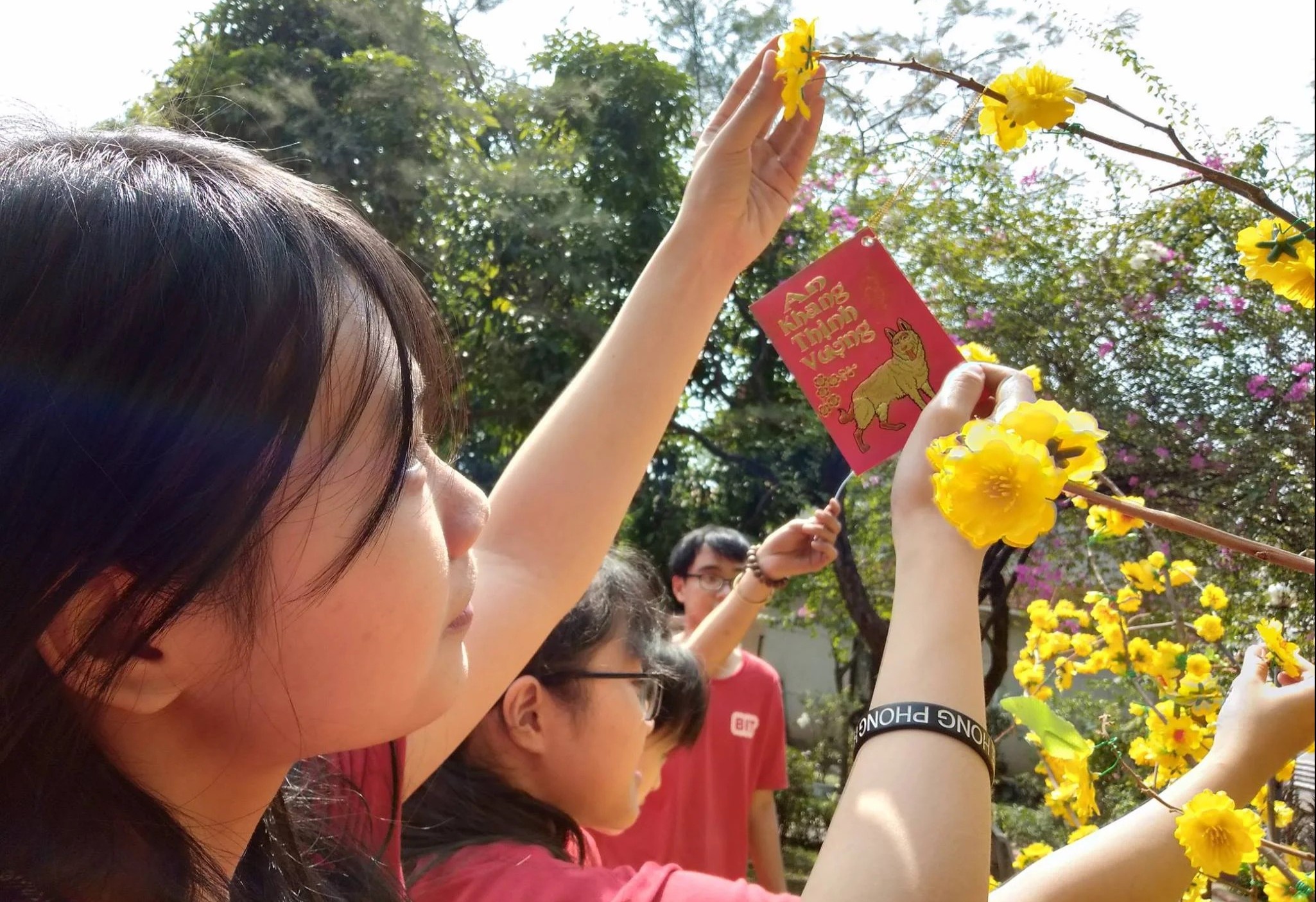 DH Ngoai thuong li xi som cho sinh vien hinh anh