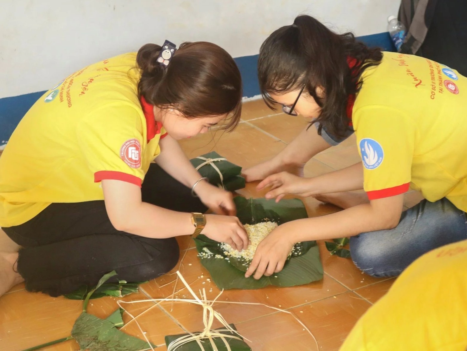 DH Ngoai thuong li xi sinh vien anh 1