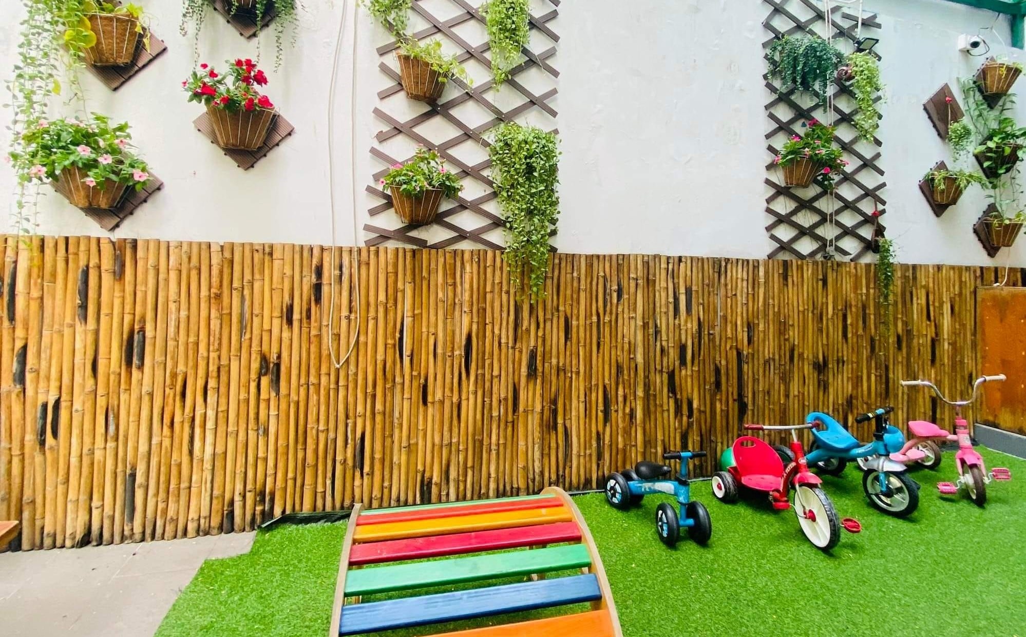 hoc sinh tro lai truong anh 2