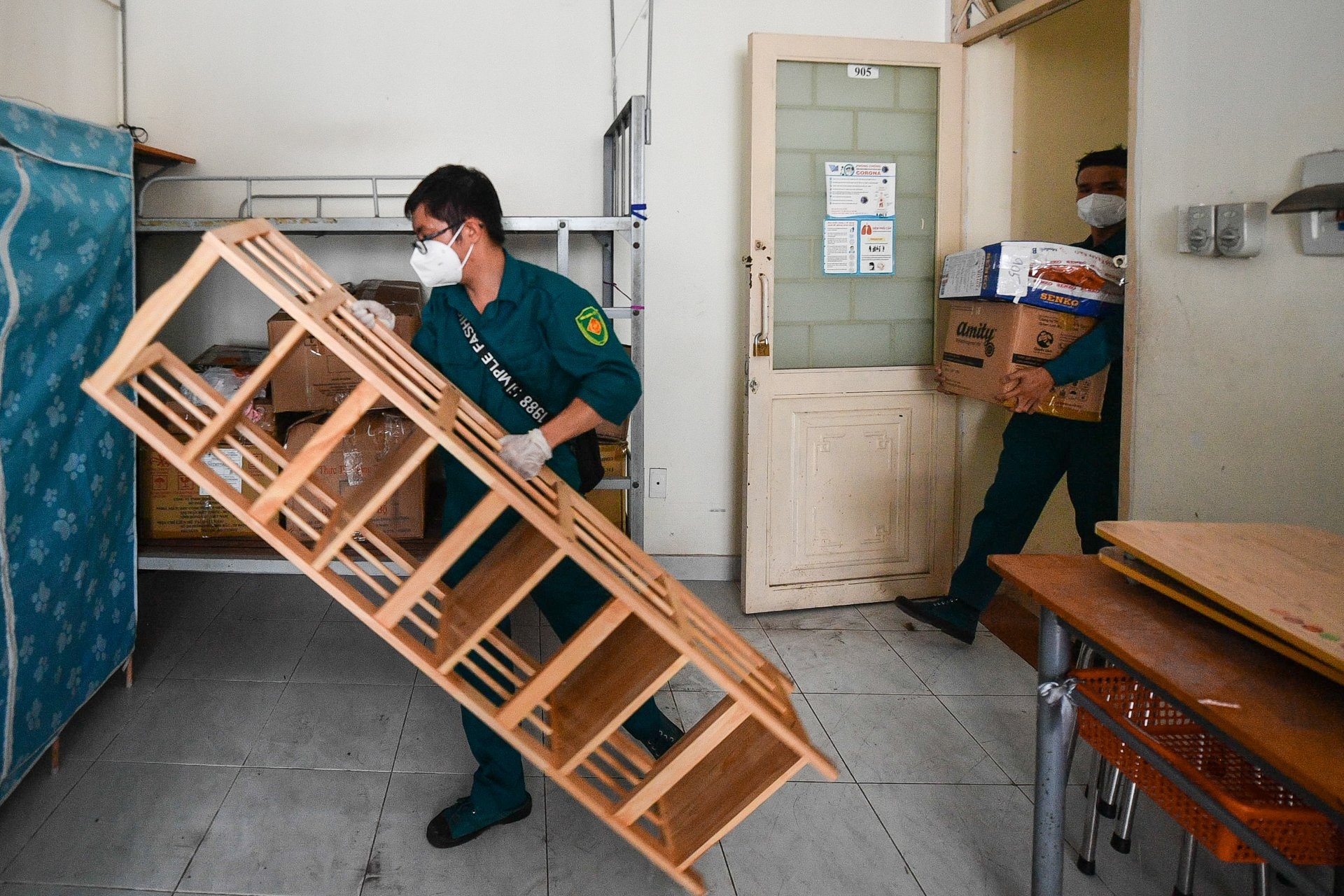 KTX DH Quoc gia TP.HCM tiep nhan sinh vien sau Tet hinh anh