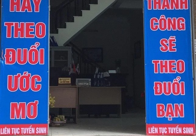 Giua Covid-19, cac trung tam tu van du hoc hoat dong cam chung hinh anh