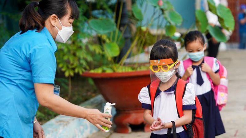 hoc sinh den truong anh 1