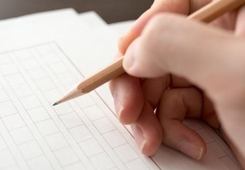 Co hieu truong noi gi ve mot hoc sinh lop 2 khong biet doc? hinh anh