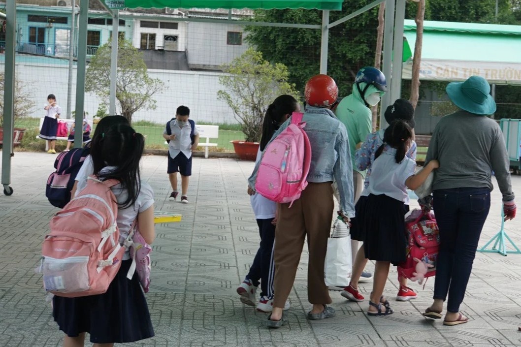 hoc sinh F1 chua tiem vaccine anh 1