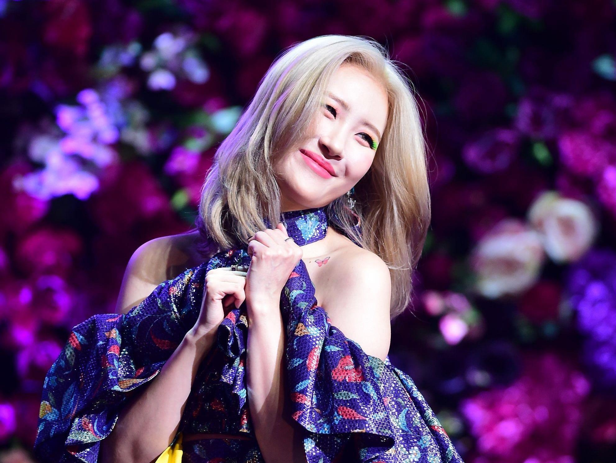 Sunmi dau tu 10.000 USD cho trang phuc trong MV moi hinh anh