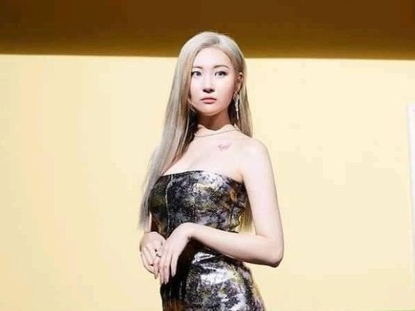 Sunmi xuat hien ma mi trong MV 'Lalalay' hinh anh