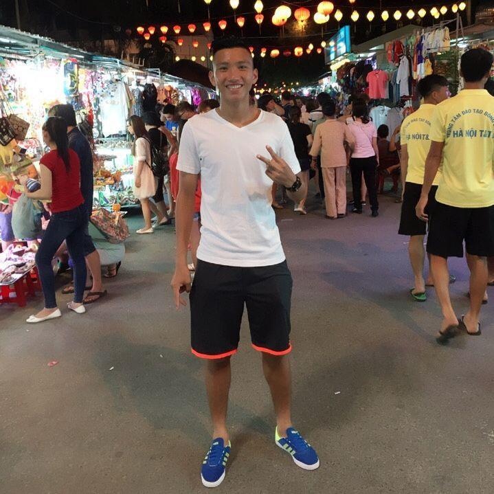 thoi trang cua Doan Van Hau truoc va sau khi noi anh 3