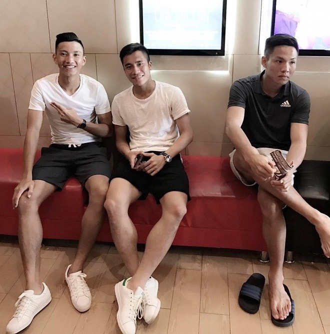 thoi trang cua Doan Van Hau truoc va sau khi noi anh 5