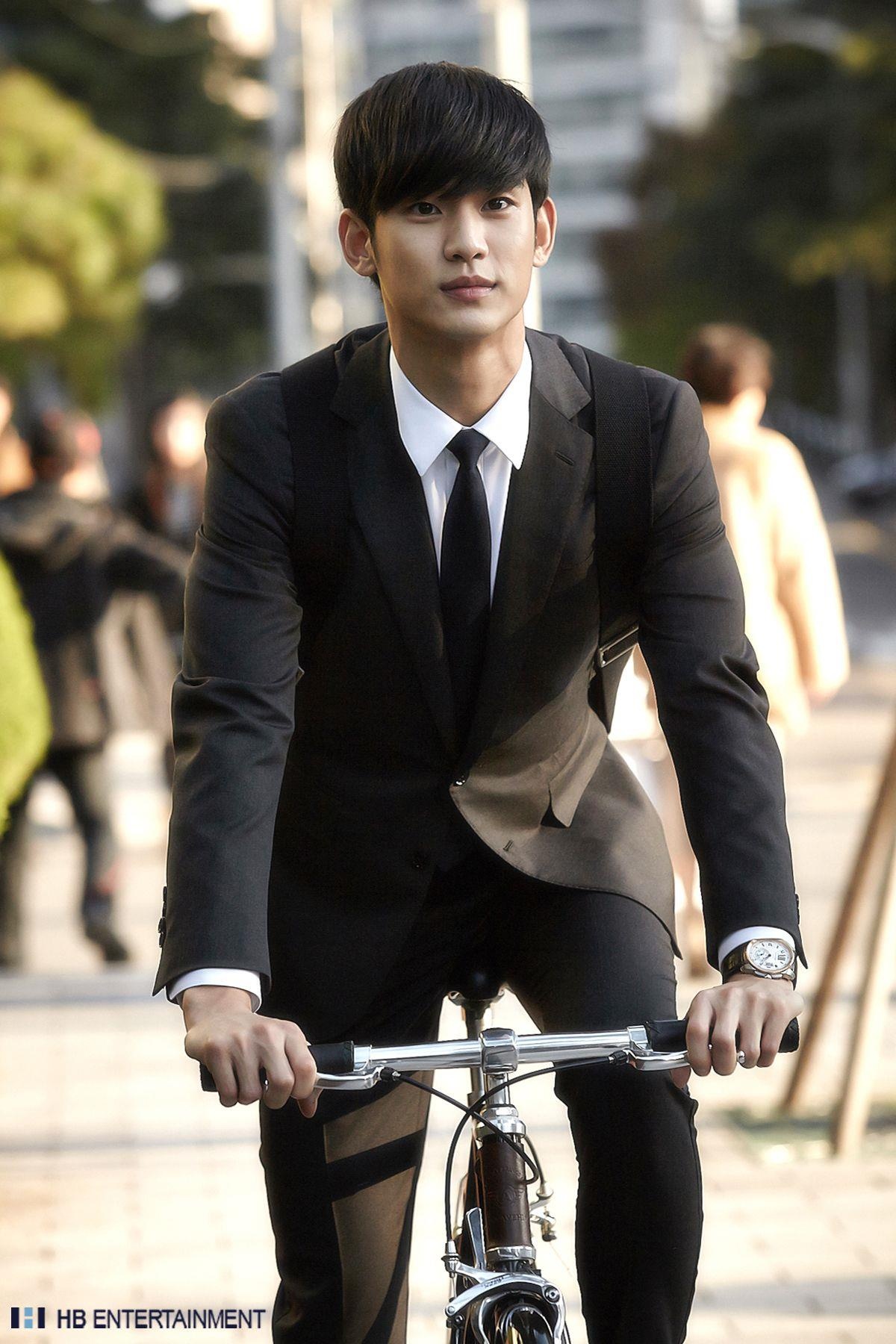 Kim Soo Hyun mac suit dien trai anh 4