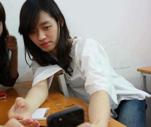 Cac hot girl thuong mac gi thoi di hoc anh 7