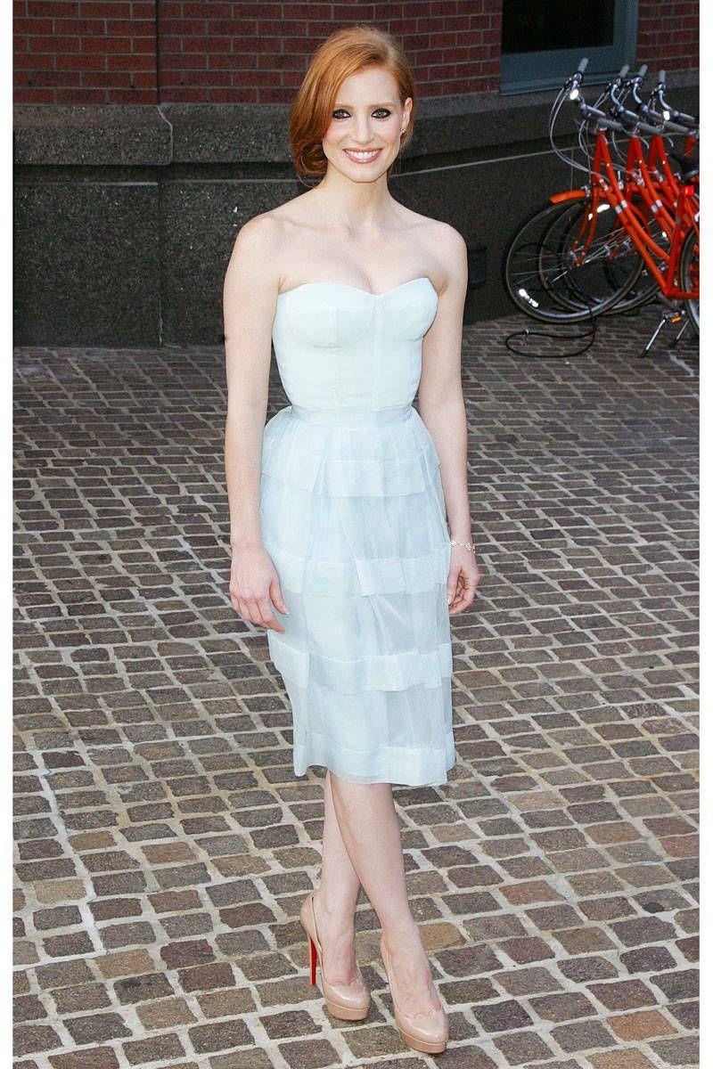 Nu dien vien IT2 xuat than tren tham do anh 6