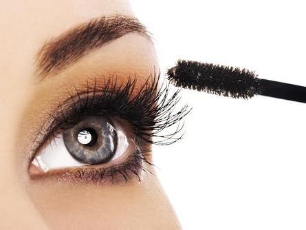 Loat meo hay giup viec make up cua ban de dang hon hinh anh