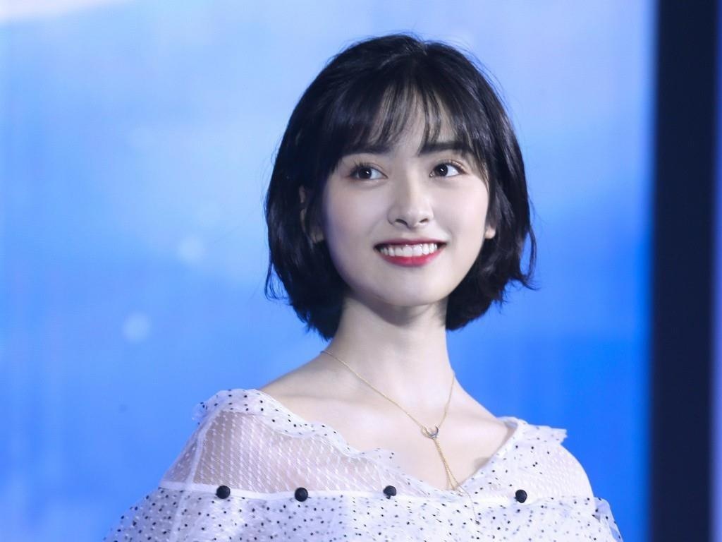 Tham Nguyet len mang hat tang fan hinh anh