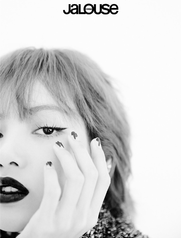 Lisa xinh hơn Thẩm Nguyệt khi đánh son đen ảnh 2 Lisa xinh hon Tham Nguyet khi danh son den anh 2