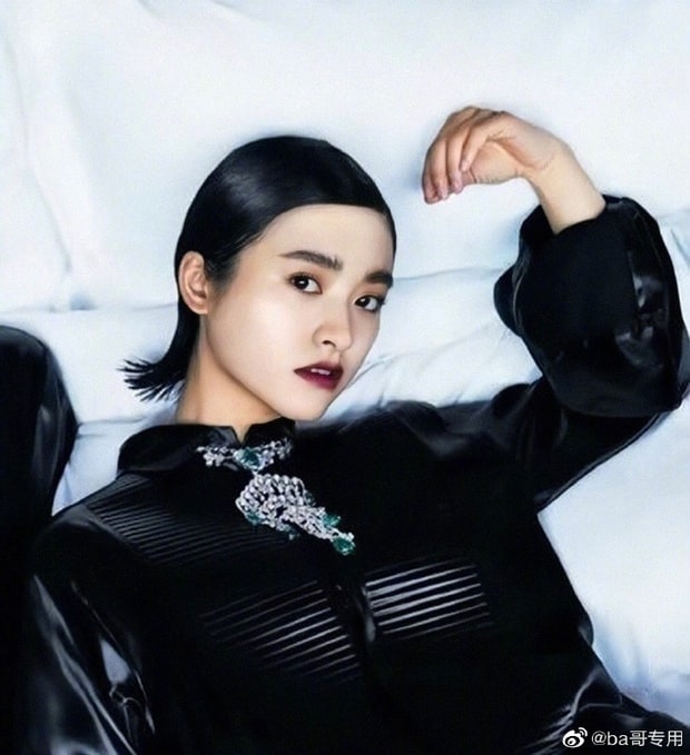 Lisa xinh hơn Thẩm Nguyệt khi đánh son đen ảnh 4 Lisa xinh hon Tham Nguyet khi danh son den anh 4