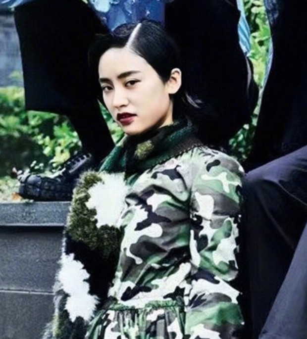 Lisa xinh hơn Thẩm Nguyệt khi đánh son đen ảnh 3 Lisa xinh hon Tham Nguyet khi danh son den anh 3