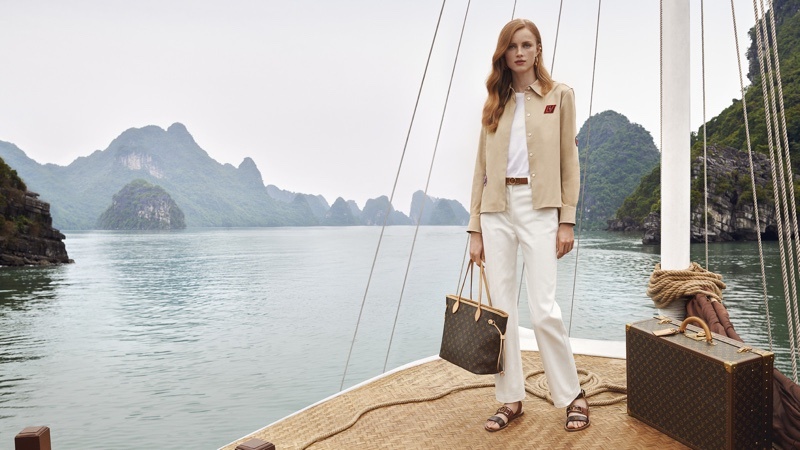 Louis Vuitton quay quang cao o Viet Nam anh 2