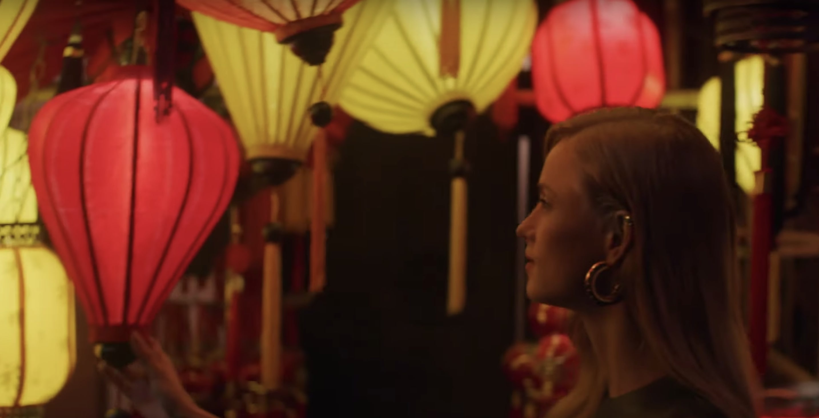 Louis Vuitton quay quang cao o Viet Nam anh 3