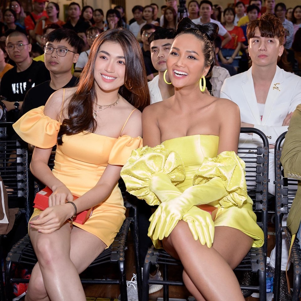 H Hen Niê diện trang phục fake ảnh 1 H Hen Nie dien trang phuc fake anh 1