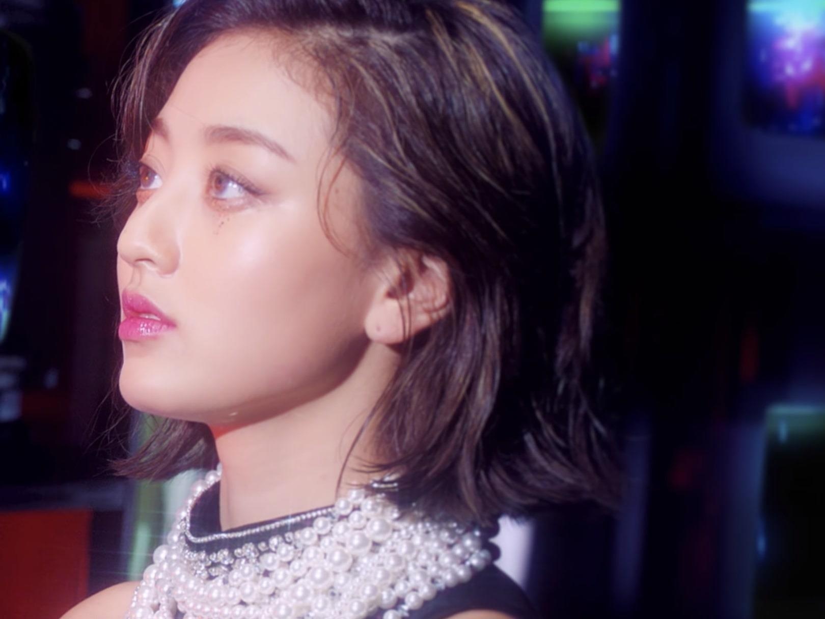 Ban gai Kang Daniel xuat hien xinh dep trong MV moi cua TWICE hinh anh