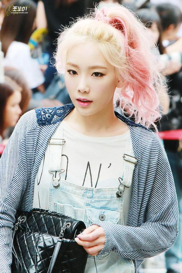 Lisa,  Hani,  Taeyeon,  tay toc anh 7