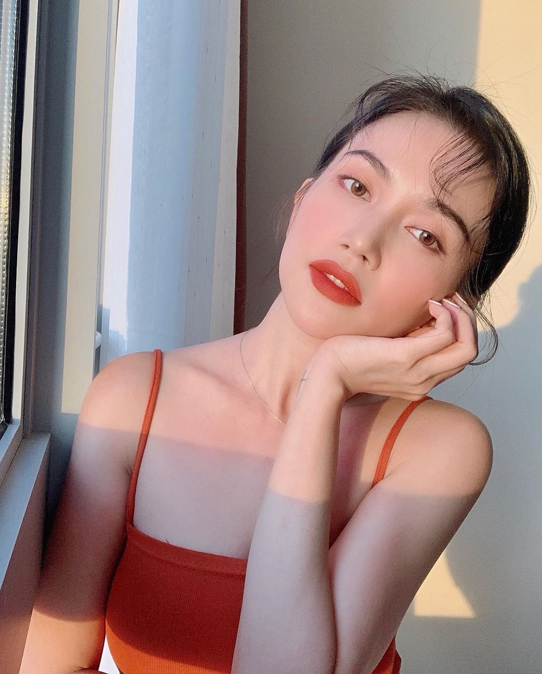 Sĩ Thanh chuộng make up nữ tính, đồ chăm da giá rẻ ảnh 1 Si Thanh chuong make up nu tinh, do cham da gia re anh 1