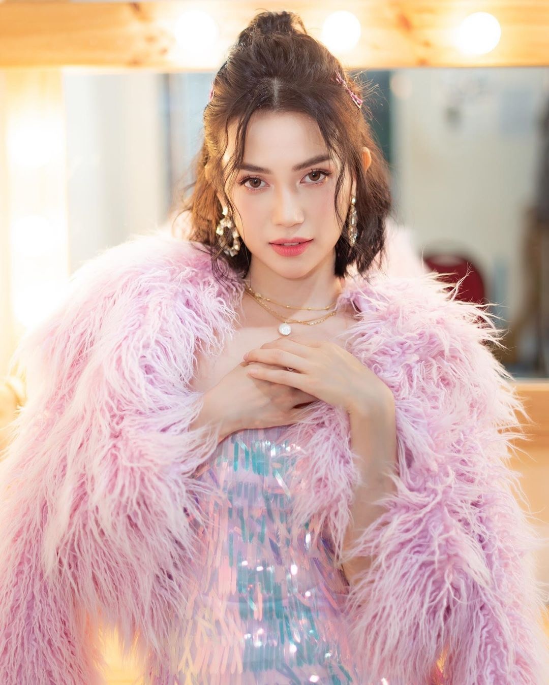 Sĩ Thanh chuộng make up nữ tính, đồ chăm da giá rẻ ảnh 3 Si Thanh chuong make up nu tinh, do cham da gia re anh 3