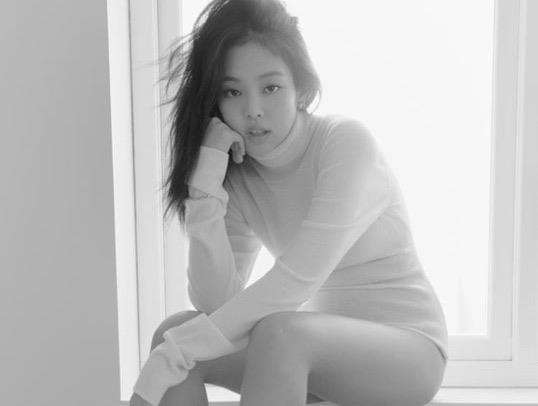 Jennie dien ca cay Chanel, xuat hien goi cam tren bia tap chi hinh anh