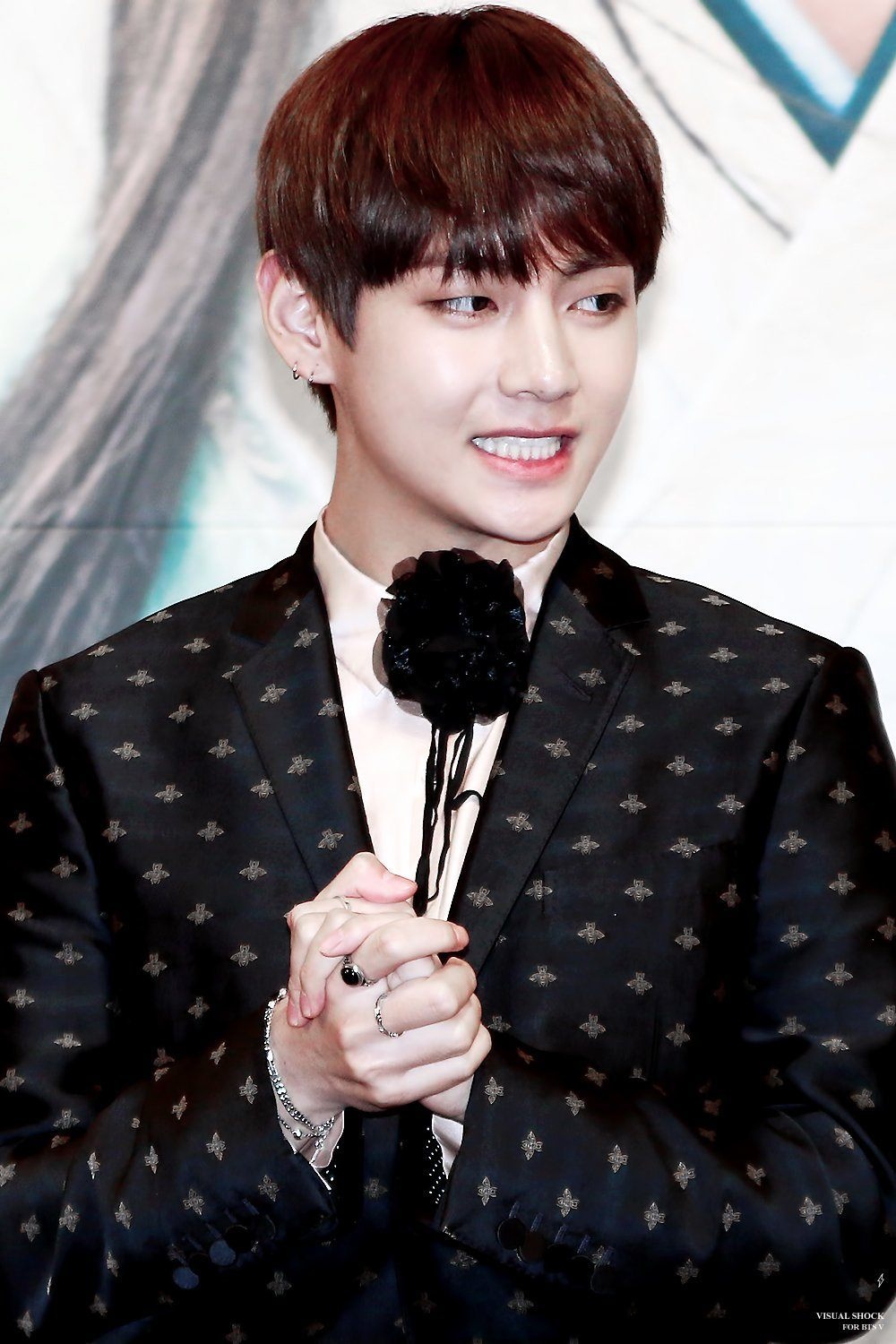 V được phong là thánh sold out ảnh 2 V duoc phong la thanh sold out anh 2