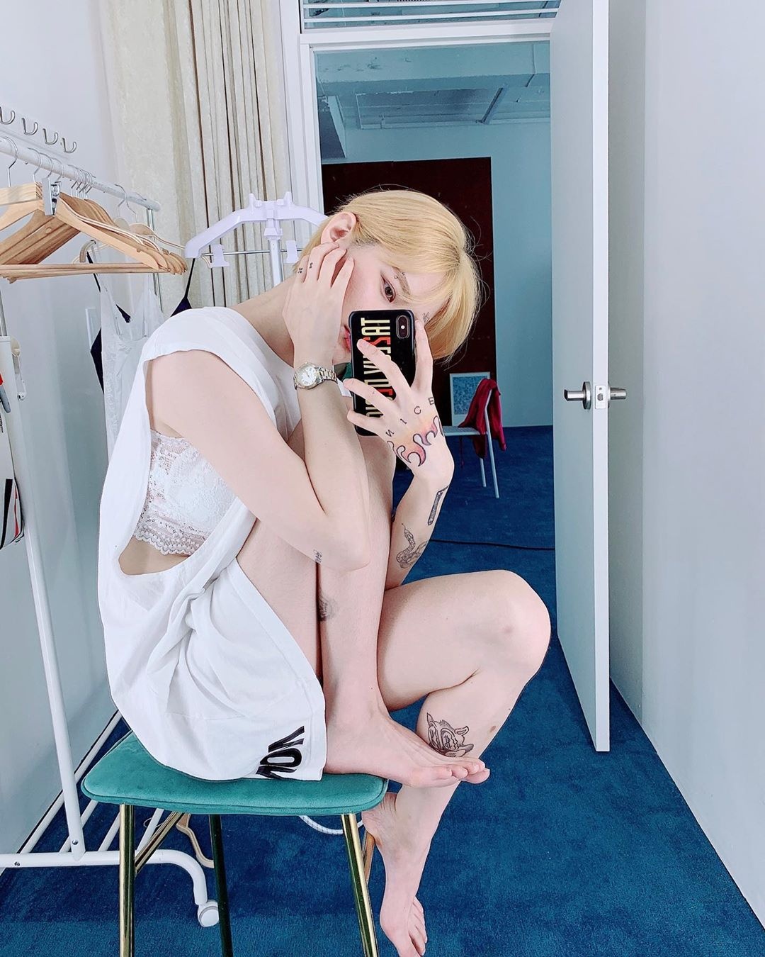 Bạn gái tin đồn của Jungkook thích diện đồ sexy ảnh 5 Ban gai tin don cua Jungkook thich dien do sexy anh 5