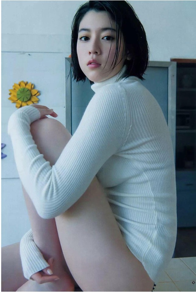 Nu chinh trong MV cua Chau Kiet Luan mac sexy anh 7